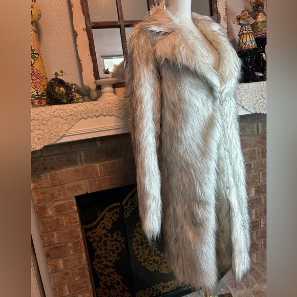 AIXIRUI Jackets & Blazers - NWT AIXIRUI - Women’s L Elegant Faux Fur Trench Coat Gray